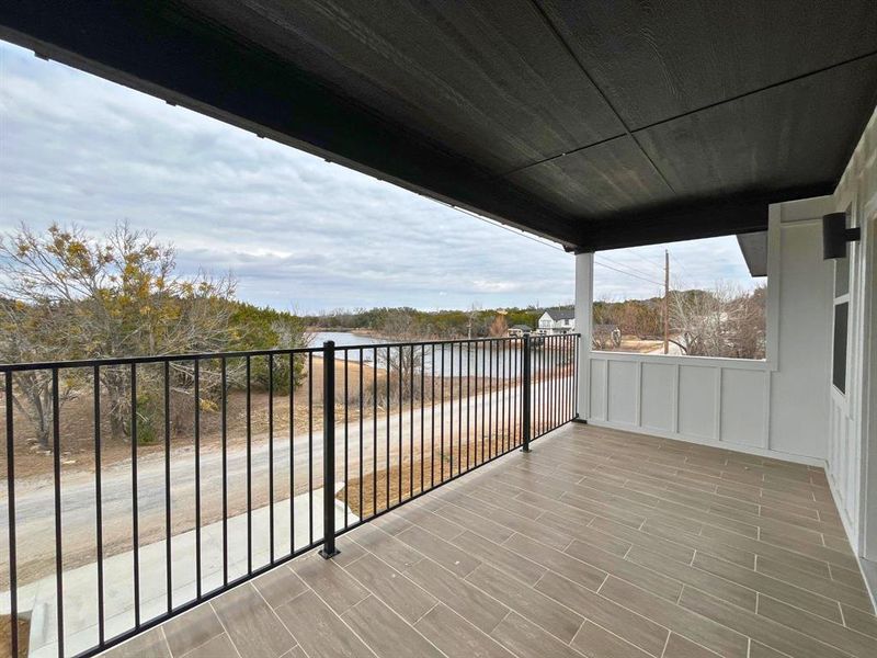 Exterior details and patio area of a home in , Granbury (Image 4).