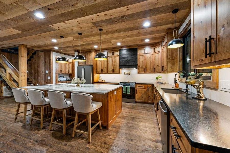 Community amenities in , McCaysville (Image 81).