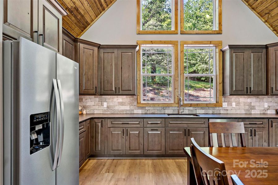 Lots of natural light in kitchen Lots of natural light in kitchen