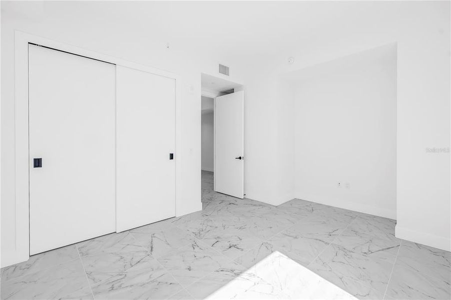 Spacious, unfurnished interior of a new home in , St. Petersburg (Image 19).