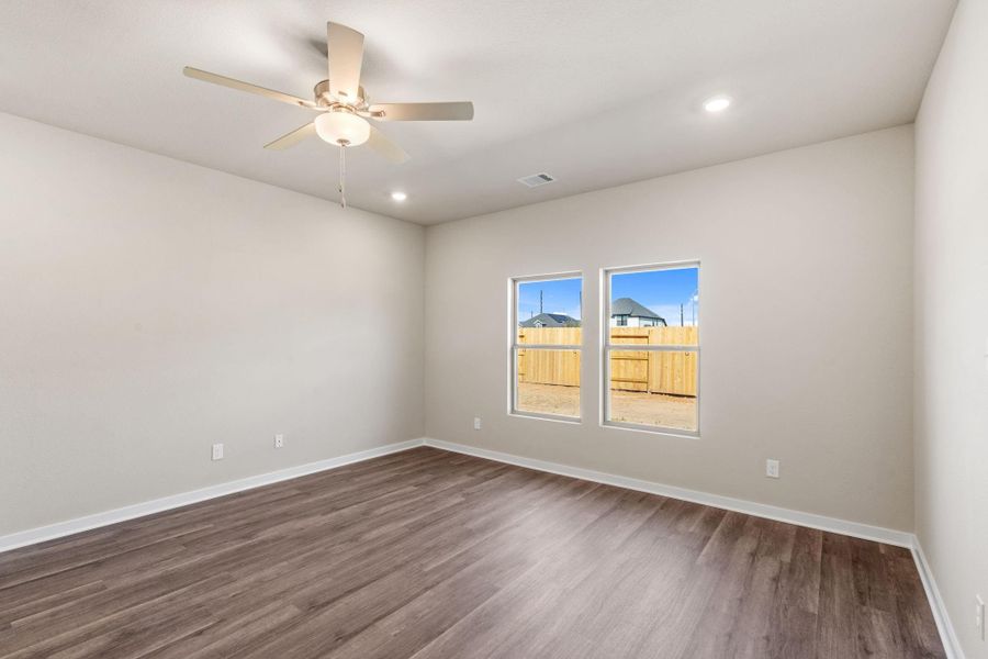 Spacious, unfurnished interior of a new home in Arabella on the Prairie 60', Richmond (Image 23).