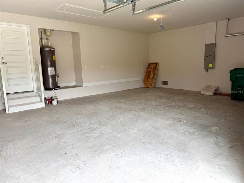 Spacious, unfurnished interior of a new home in South Gulf Cove, Port Charlotte (Image 12).