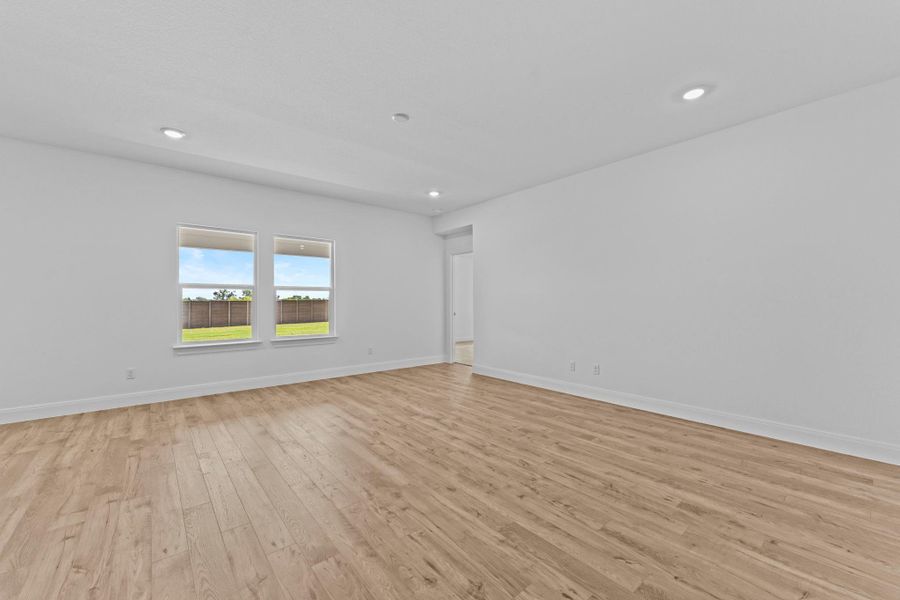 Spacious, unfurnished interior of a new home in Railhead, Cedar Creek (Image 24).