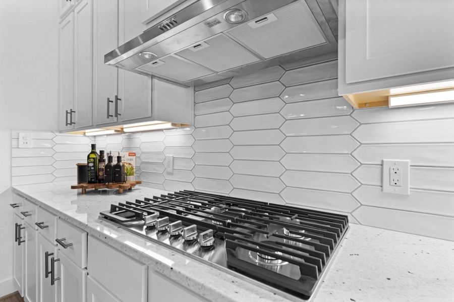 Representative interior finishes for a home built from the Alamo Attwater Country by Brohn Homes in Attwater, Waller (Image 9).