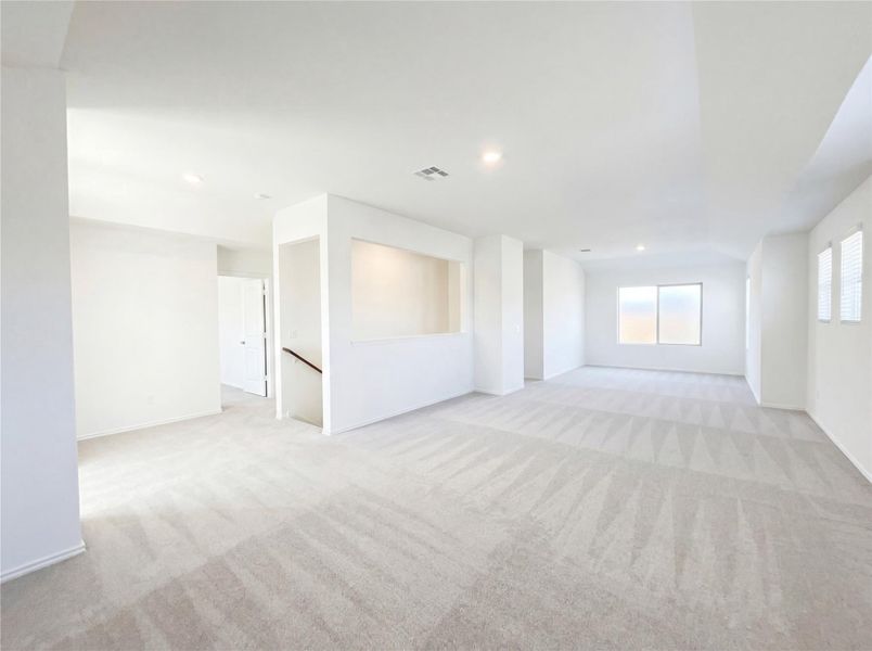 Spacious, unfurnished interior of a new home in The Colony, Bastrop (Image 15).