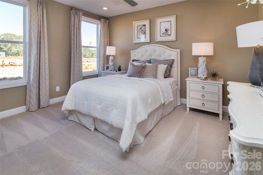 Model photo used for reference