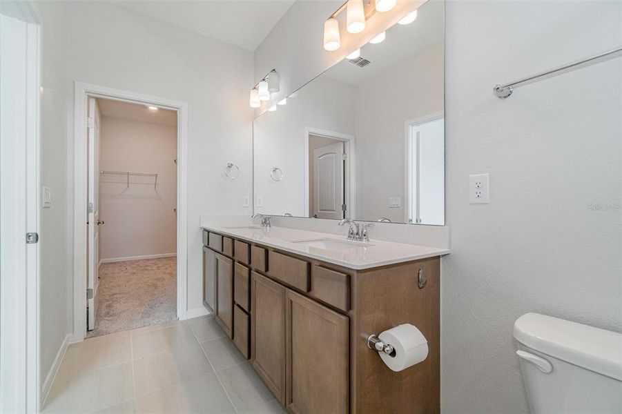 Furnished interior view inside a new home in , Clermont (Image 6).