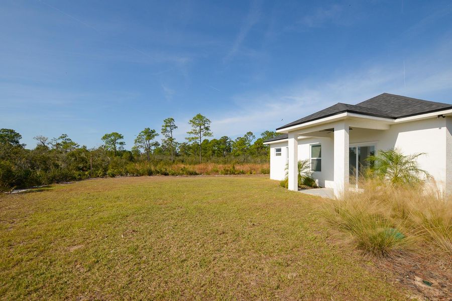 Exterior details and patio area of a home in , Sebring (Image 4).