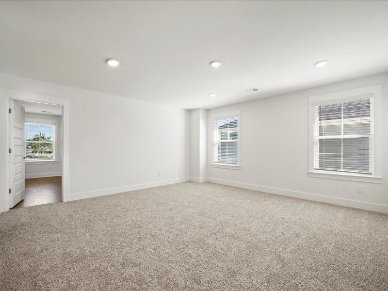 Spacious, unfurnished interior of a new home in The Coves at Lakes of Cane Bay, Summerville (Image 18).