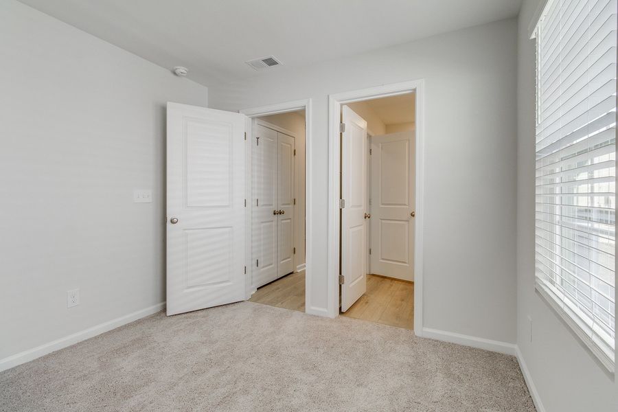 Spacious, unfurnished interior of a new home in Ellington, Elgin (Image 21).