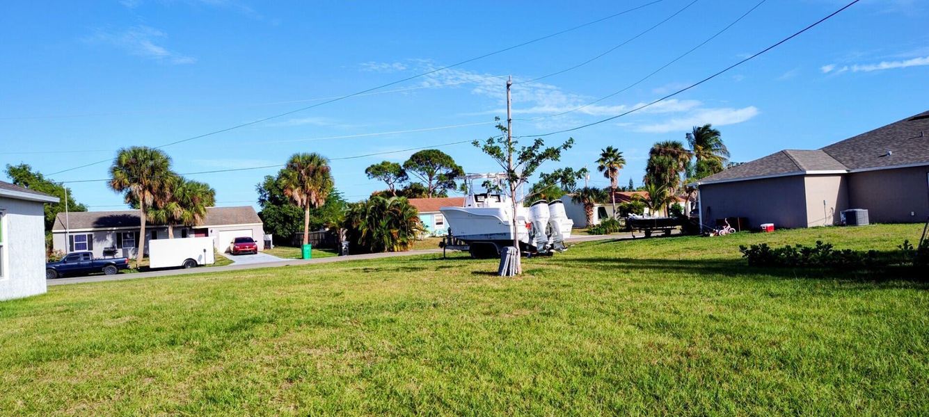 Exterior details and patio area of a home in , Port St. Lucie (Image 11).