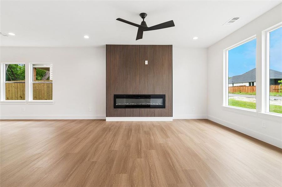 Spacious, unfurnished interior of a new home in , Glenn Heights (Image 18).