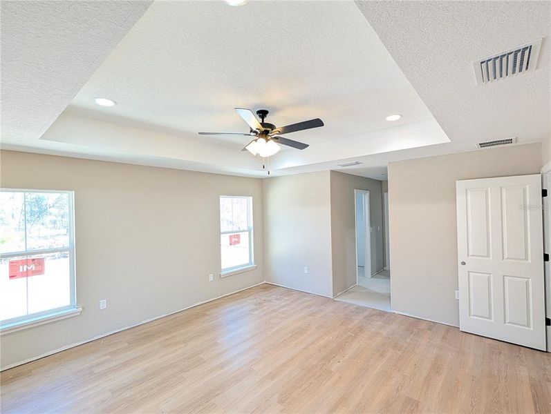 Spacious, unfurnished interior of a new home in , Dunnellon (Image 3).