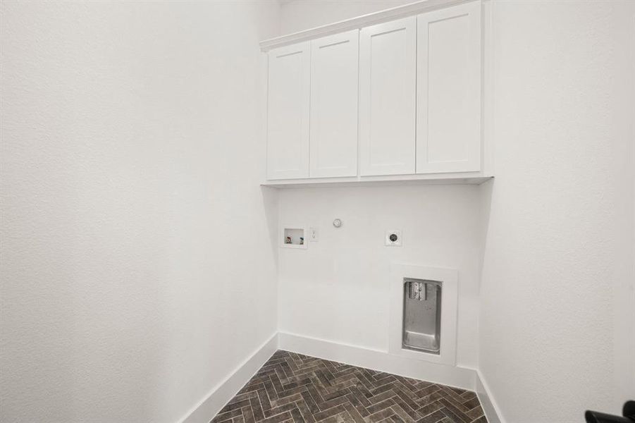 Spacious, unfurnished interior of a new home in Birdsong, Mansfield (Image 5).