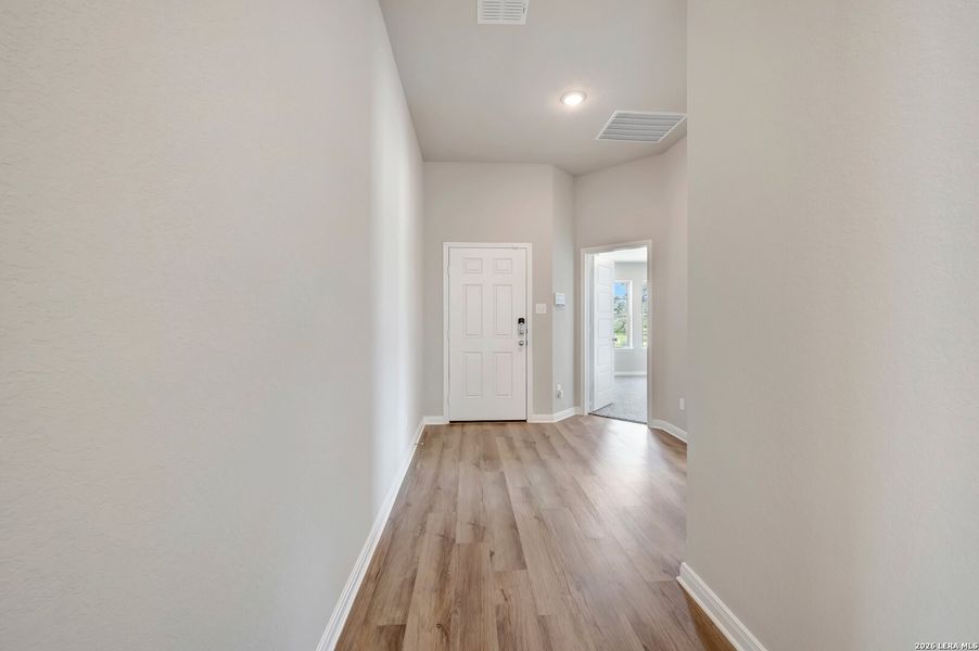 Spacious, unfurnished interior of a new home in Hickory Ridge Estates, Elmendorf (Image 33).