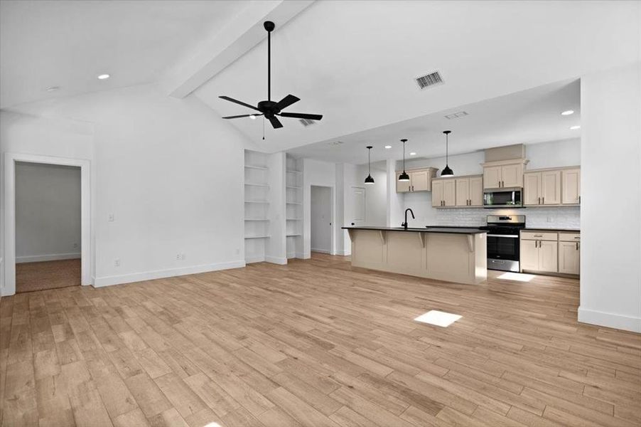 Spacious, unfurnished interior of a new home in , Lindale (Image 25).