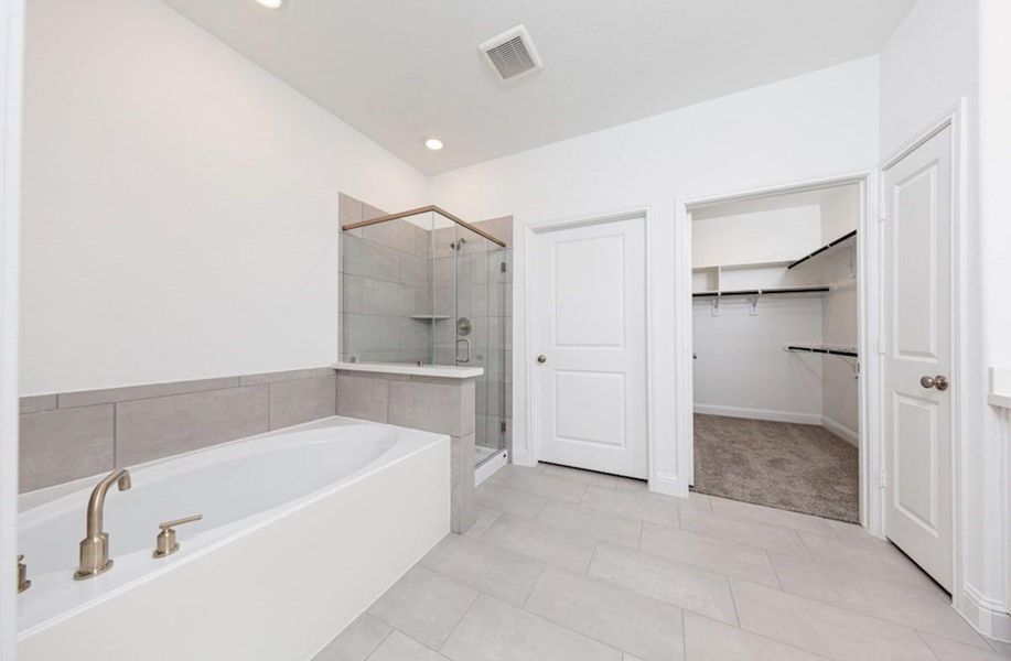 Furnished interior view inside a new home in , Missouri City (Image 4).