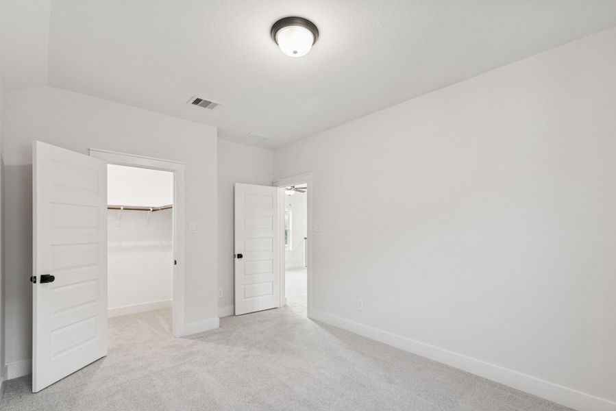 Spacious, unfurnished interior of a new home in The Highlands 40', Porter (Image 22).