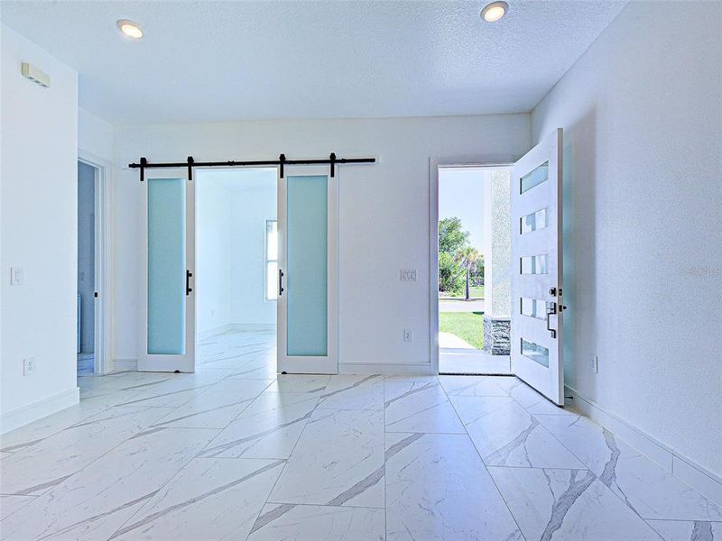 Spacious, unfurnished interior of a new home in , Rotonda West (Image 35).