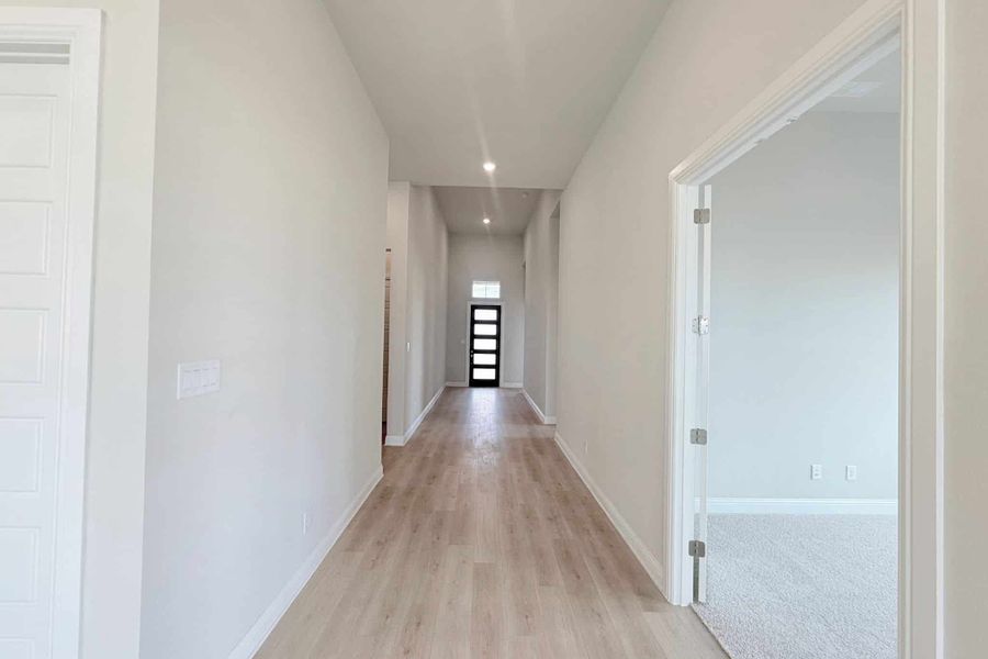 Spacious, unfurnished interior of a new home in Polo Ridge, Mesquite (Image 7).