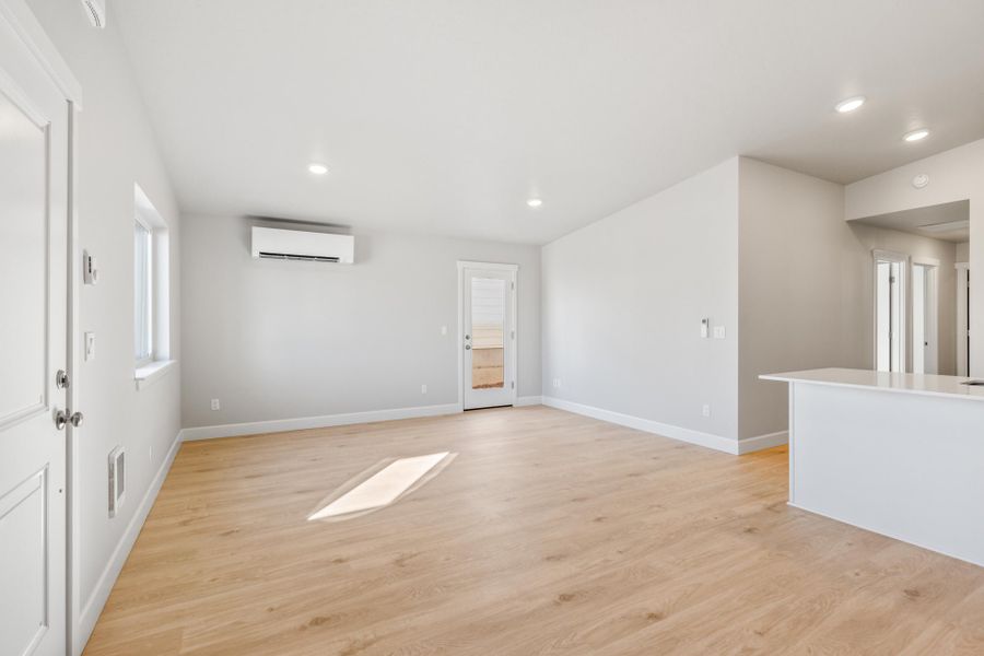 Spacious, unfurnished interior of a new home in Feather Ridge, Redmond (Image 16).