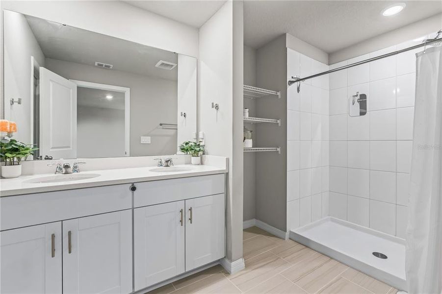 Furnished interior view inside a new home in , Wesley Chapel (Image 38).