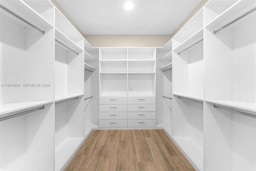 Spacious, unfurnished interior of a new home in , Tavernier (Image 18).