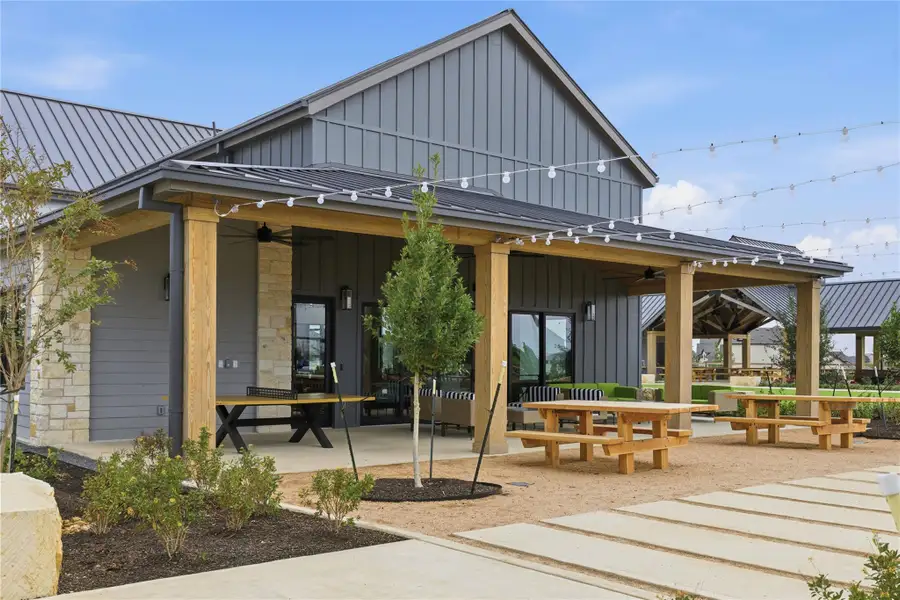 Community amenities in Flora, Hutto (Image 9).