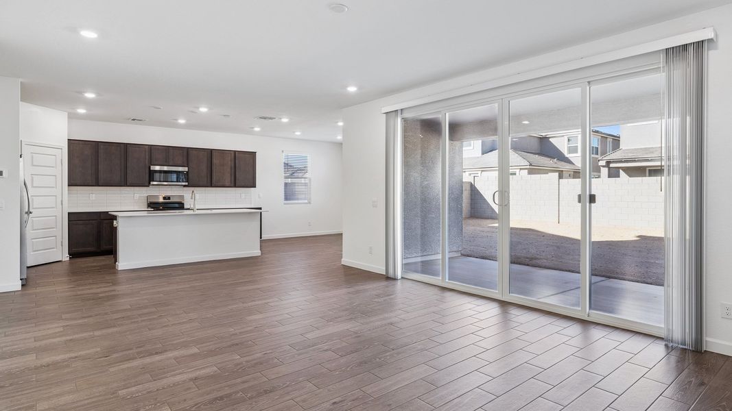 Spacious, unfurnished interior of a new home in Apache Farms, Buckeye (Image 18).