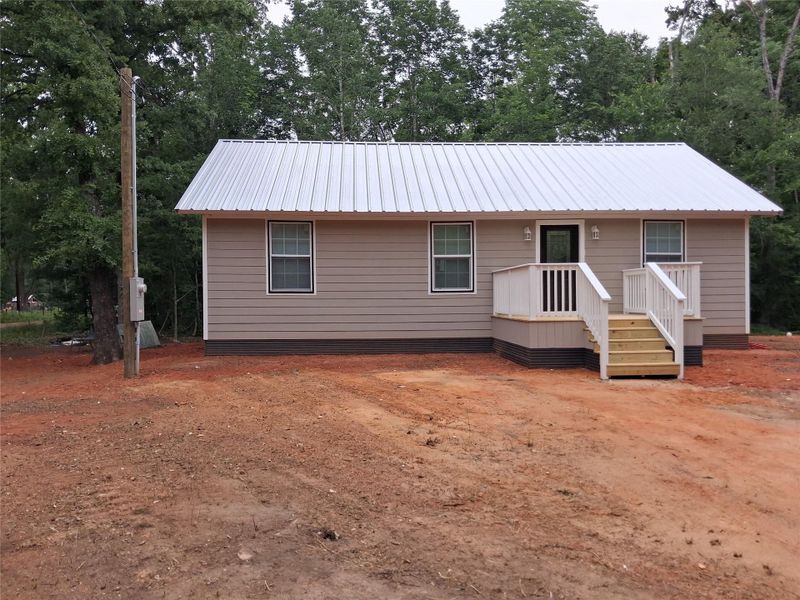 Exterior details and patio area of a home in , Livingston (Image 21).