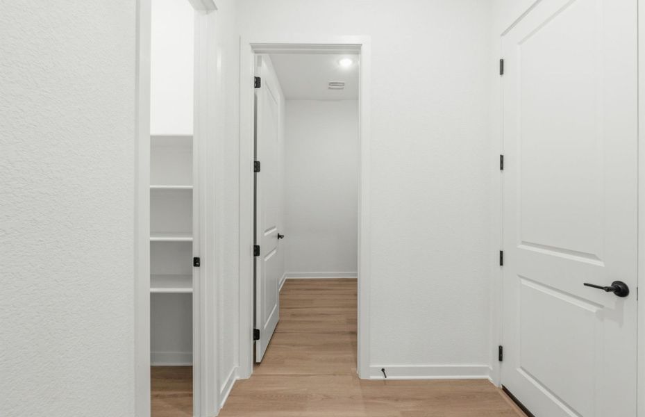 Spacious, unfurnished interior of a new home in 6 Creeks, Kyle (Image 39).
