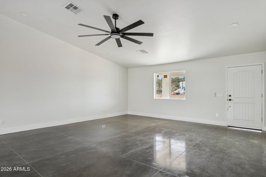 7-web-or-mls-46210-n-36th-ave