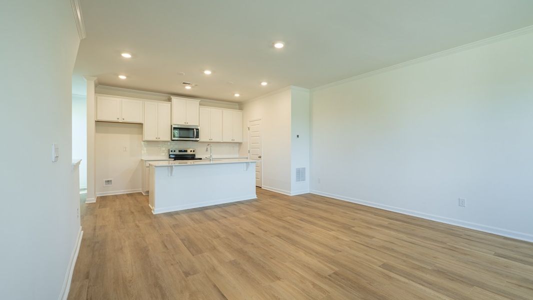 Spacious, unfurnished interior of a new home in Benteen Reserve, Atlanta (Image 11).