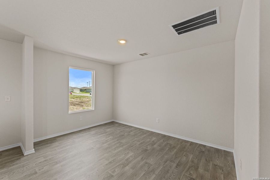 Spacious, unfurnished interior of a new home in Swenson Heights, Seguin (Image 15).