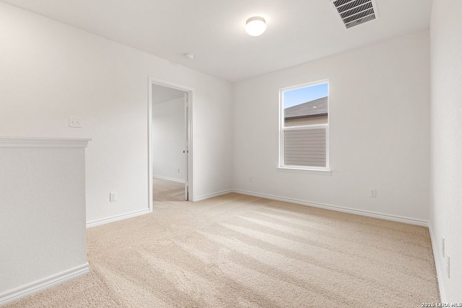 Spacious, unfurnished interior of a new home in Woodside Farms, Seguin (Image 14).