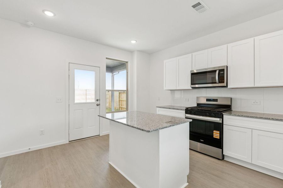 Furnished interior view inside a new home in River Ranch, Dayton (Image 10).
