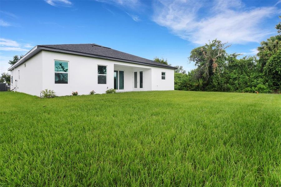 Exterior details and patio area of a home in , Port Charlotte (Image 3).