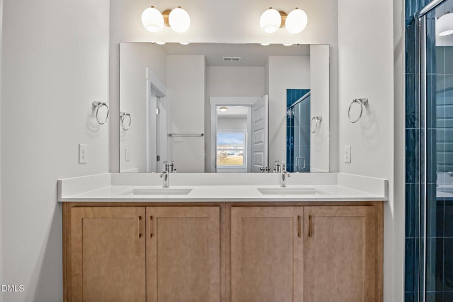 022_AP2-0308 Primary Bathroom - Medium