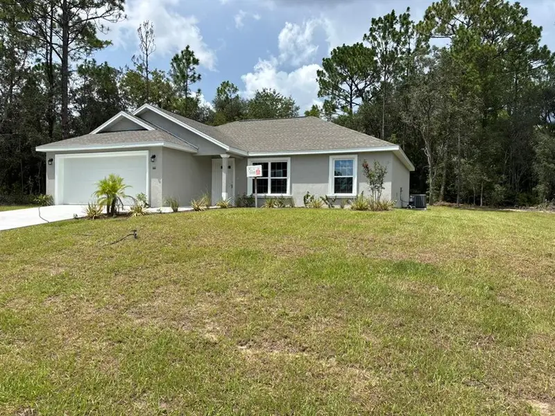 Exterior details and patio area of a home in , Dunnellon (Image 17).