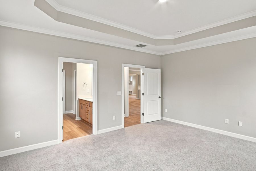 Spacious, unfurnished interior of a new home in Coastal Club of the Carolinas, Calabash (Image 11).