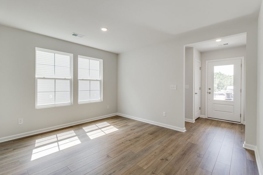 Spacious, unfurnished interior of a new home in Bluefield, Lexington (Image 24).