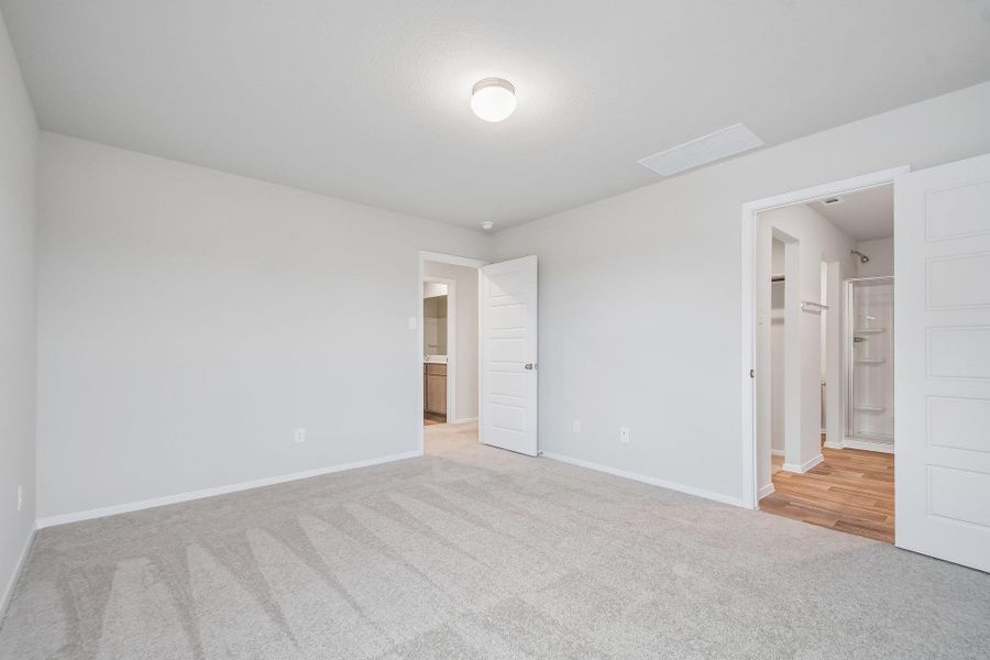 Spacious, unfurnished interior of a new home in Hymeadow, San Marcos (Image 22).