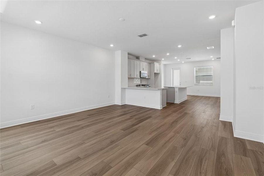 Spacious, unfurnished interior of a new home in SeaFlower, Bradenton (Image 12).