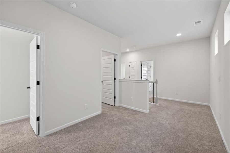 Spacious, unfurnished interior of a new home in Sanders Park, Austell (Image 19).