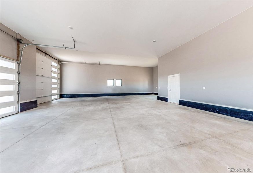 Spacious, unfurnished interior of a new home in , Strasburg (Image 20).