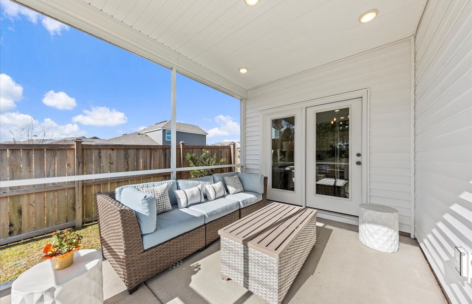 Exterior details and patio area of a home in Bradford Pointe, Summerville (Image 3).