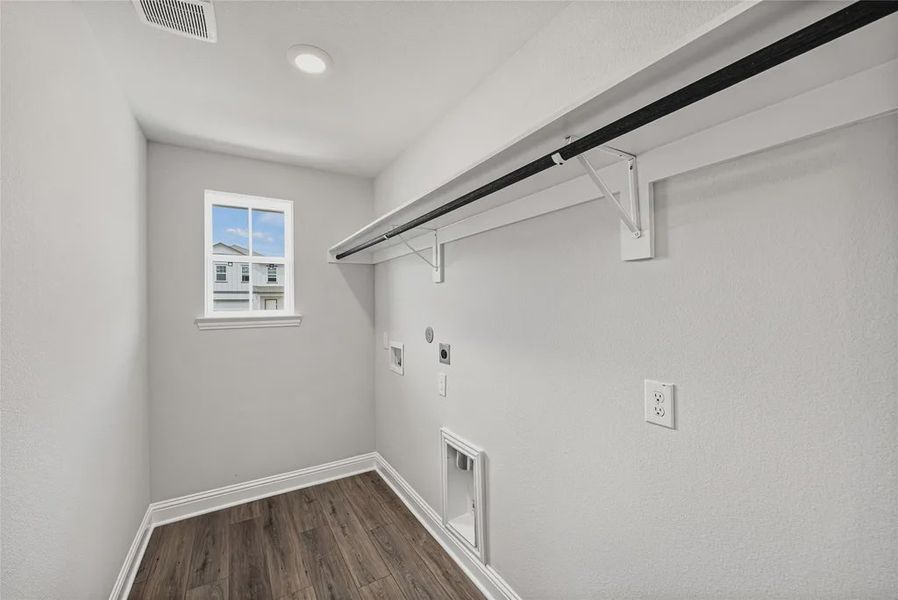 Spacious, unfurnished interior of a new home in Stonebrooke, Conroe (Image 9).