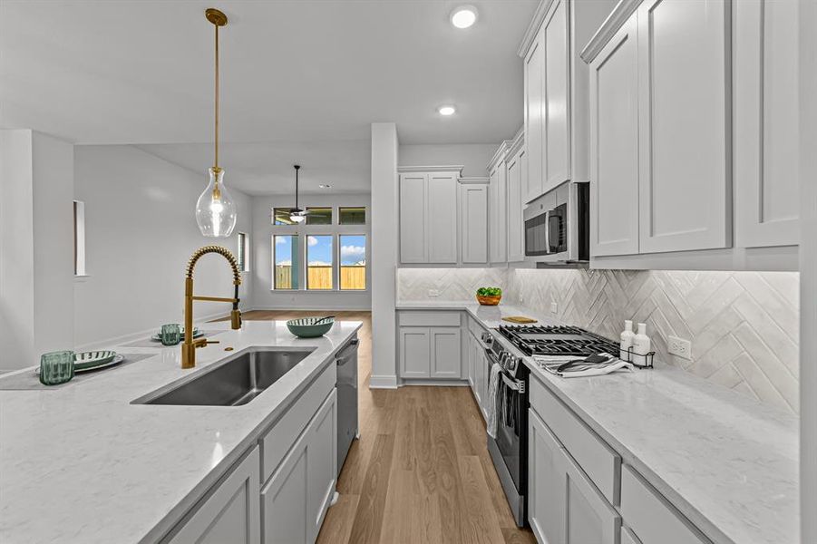 Furnished interior view inside a new home in Creekshaw – Classic, Royse City (Image 10). Furnished interior view inside a new home in Creekshaw – Classic, Royse City (Image 10).