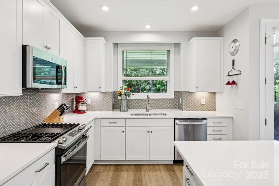 Furnished interior view inside a new home in Handsmill on Lake Wylie, York (Image 29).