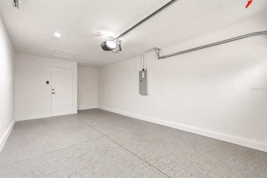Spacious, unfurnished interior of a new home in , Summerfield (Image 14).